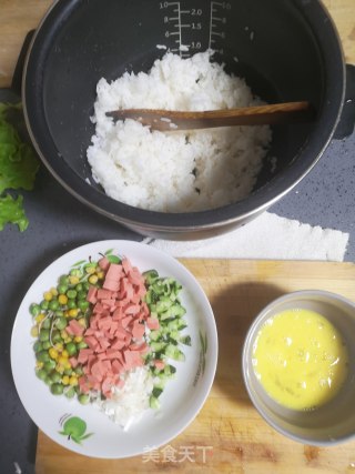 扬州炒饭的做法步骤：1