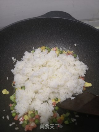 扬州炒饭的做法步骤：4