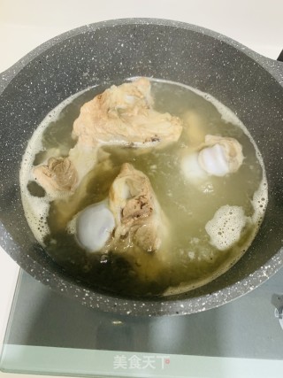 番茄筒骨汤的做法步骤：4