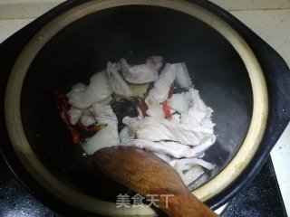 猪肉炖粉条的做法步骤：4