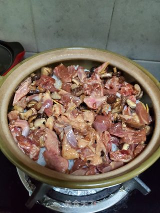 香菇鸽子焖饭的做法步骤：12