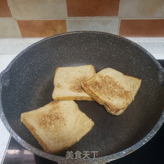 营养三明治的做法步骤：1