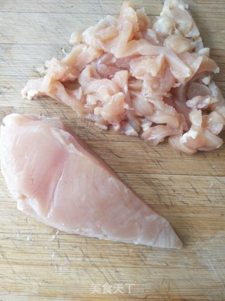 鱼香肉丝的做法步骤：1
