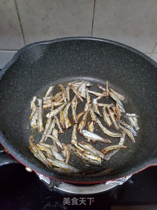 干煸小鱼干的做法步骤：5