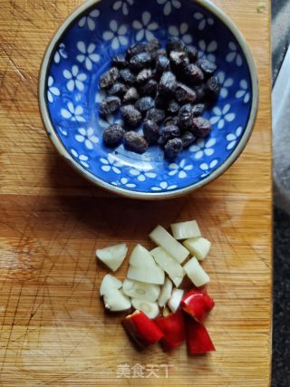 豉香豆角末的做法步骤：2
