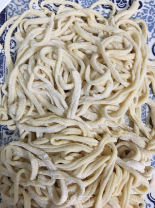 手擀腌笃鲜鸡蛋面的做法步骤：6