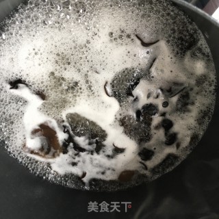 油菜炒木耳的做法步骤：2
