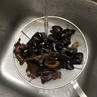 油菜炒木耳的做法步骤：4