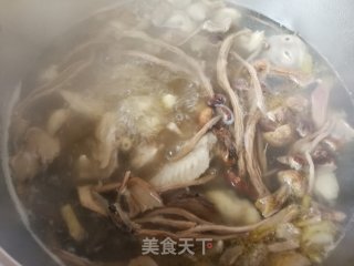 牛肝菌姬松茸莲子鸡汤的做法步骤：14