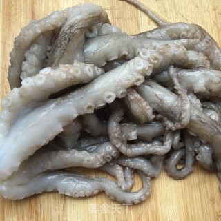 芹菜炒章鱼腿的做法步骤：3