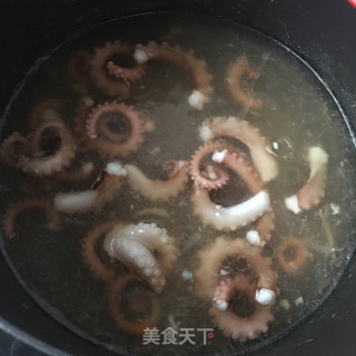 芹菜炒章鱼腿的做法步骤：5