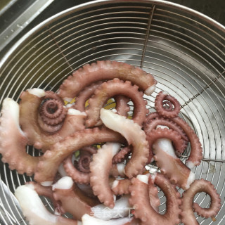 芹菜炒章鱼腿的做法步骤：6