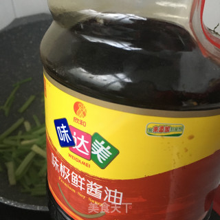 芹菜炒章鱼腿的做法步骤：10