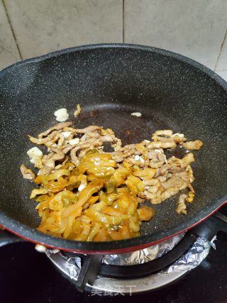 青蒜榨菜炒肉丝的做法步骤：6