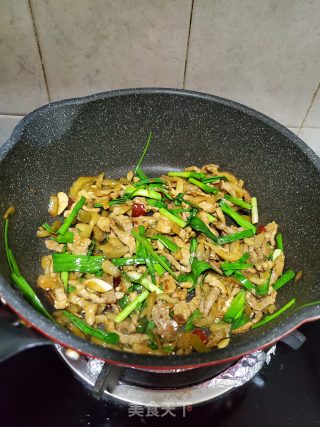 青蒜榨菜炒肉丝的做法步骤：8