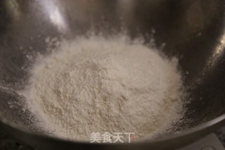 炸糖糕------表皮酥脆里面流糖汁儿的做法步骤：1
