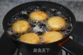 炸糖糕------表皮酥脆里面流糖汁儿的做法步骤：18