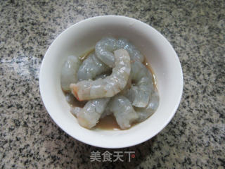 虾仁炒青椒的做法步骤：3