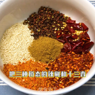 秘制香辣油泼辣子的做法步骤：1
