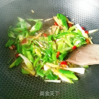 爆炒卤鸭的做法步骤：4
