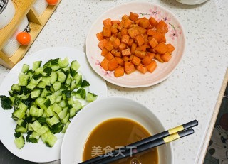 宫保鸡丁的做法步骤：1