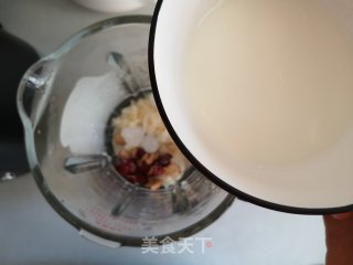 牛奶银耳羹的做法步骤：6