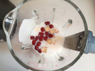 牛奶银耳羹的做法步骤：7