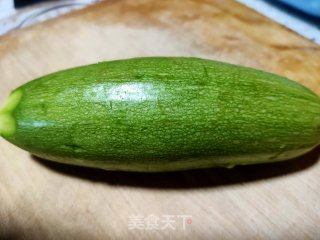凉拌西葫芦丝的做法步骤：1