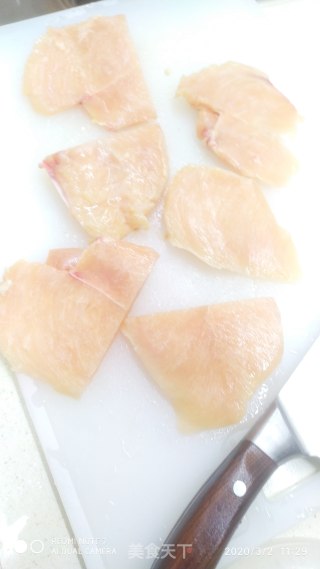 酸乳鸡扒的做法步骤：1