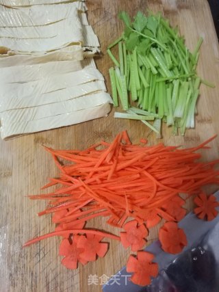 凉拌石屏豆皮的做法步骤：2