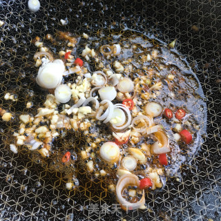 剁椒豆皮炒包菜的做法步骤：5