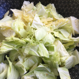 剁椒豆皮炒包菜的做法步骤：6