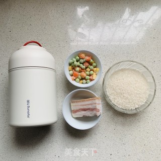 腊肉蔬菜焖饭的做法步骤：1
