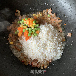 腊肉蔬菜焖饭的做法步骤：3