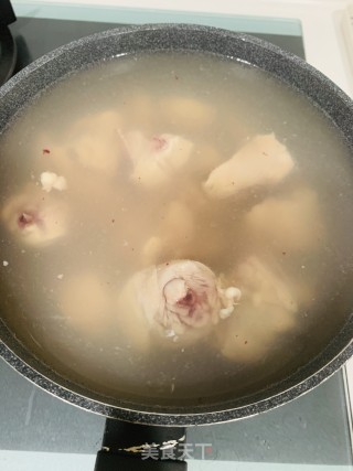 香菇鸡的做法步骤：1