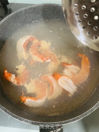 芦笋虾仁的做法步骤：2