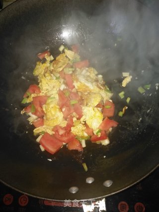 西红柿鸡蛋面的做法步骤：3
