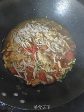 西红柿鸡蛋面的做法步骤：5