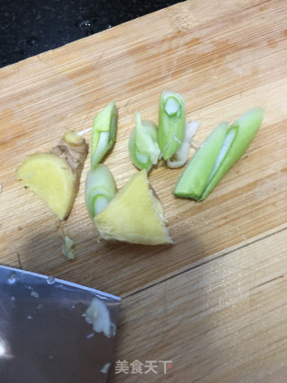 猪头肉炒包菜的做法步骤：3