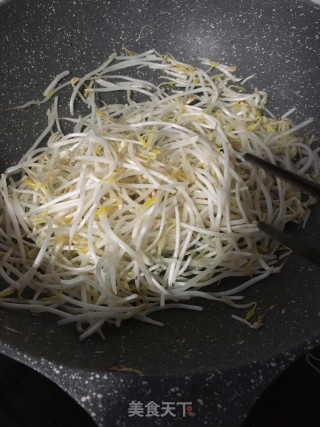清炒绿豆芽的做法步骤：3