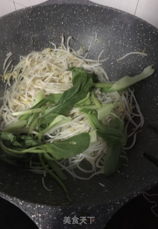清炒绿豆芽的做法步骤：4