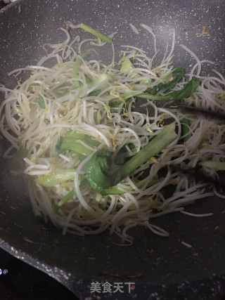 清炒绿豆芽的做法步骤：5