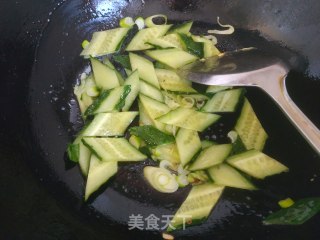 黄瓜木耳炒鸡蛋的做法步骤：8