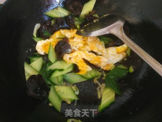 黄瓜木耳炒鸡蛋的做法步骤：10