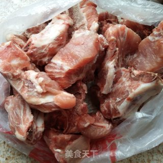 炖脊骨的做法步骤：1
