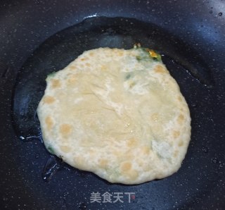 韭菜鸡蛋虾皮馅饼的做法步骤：9