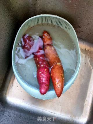 电饭煲烤地瓜的做法步骤：1