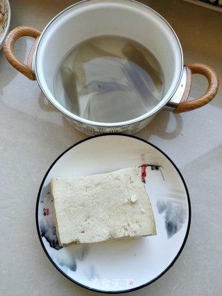 卤肉杂蔬炖豆腐的做法步骤：3