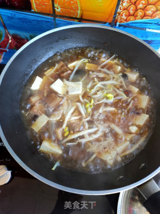 卤肉杂蔬炖豆腐的做法步骤：8