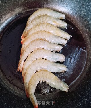 鸡翅炖虾????的做法步骤：1